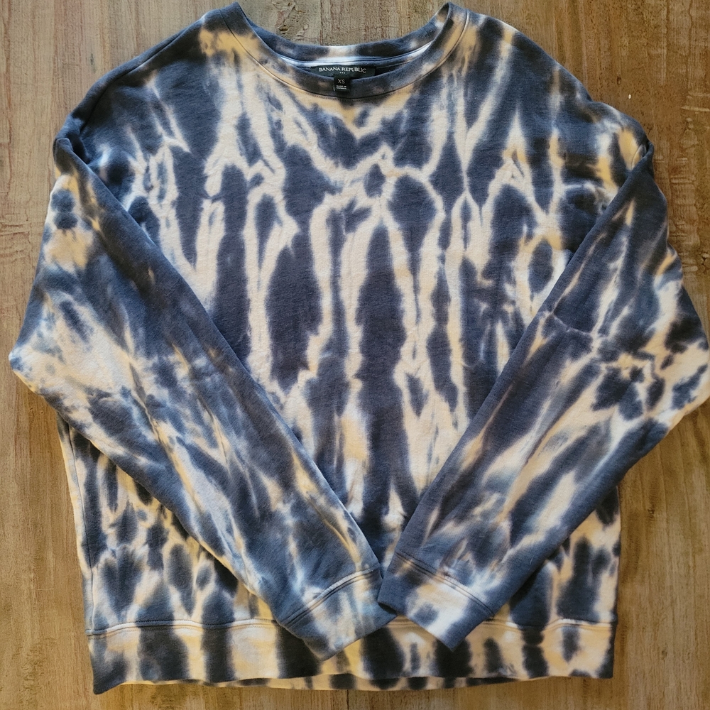 Banana Republic Women's Navy and Beige Tie-Dye Sweatshirt